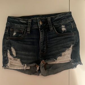Jean Shorts! Size:00 color is a dark blue Brand: American Eagle